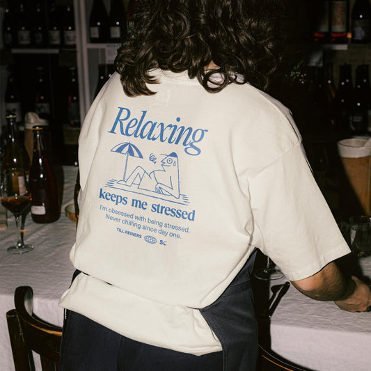 "Relaxing keeps me stressed" T-Shirt, Off White (oversized) – Till Reiners × studio ciao